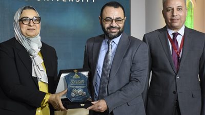 توطين وتعميق التصنيع المحلي للصناعات المغذية لصناعة السيارات في مصر علي مائدة مؤتمر عين شمس 