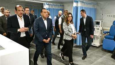 مدبولي يتفقد مبنى الغسيل الكلوي الجديد بمستشفى العريش