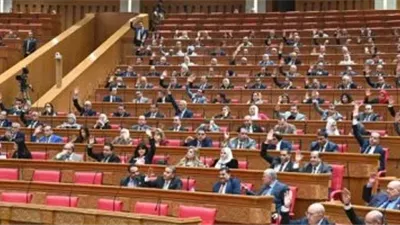 طفلان يفقدان والديهما ومحافظ الجيزة يتبناهم.. برلماني يوضح| فيديو