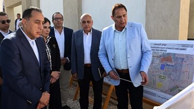 بمركزي رفح والشيخ زويد.. مدبولي يتفقد مشروع إنشاء 17 تجمعًا تنمويًا حضريًا 