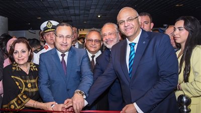  وزير التعليم العالي ومحافظ الإسكندرية يفتتحان معرض 
