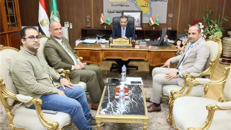 محافظ المنوفية يناقش الموقف التنفيذي لتعزيز البنية التحتية لقطاع الاتصالات بنطاق المحافظة 