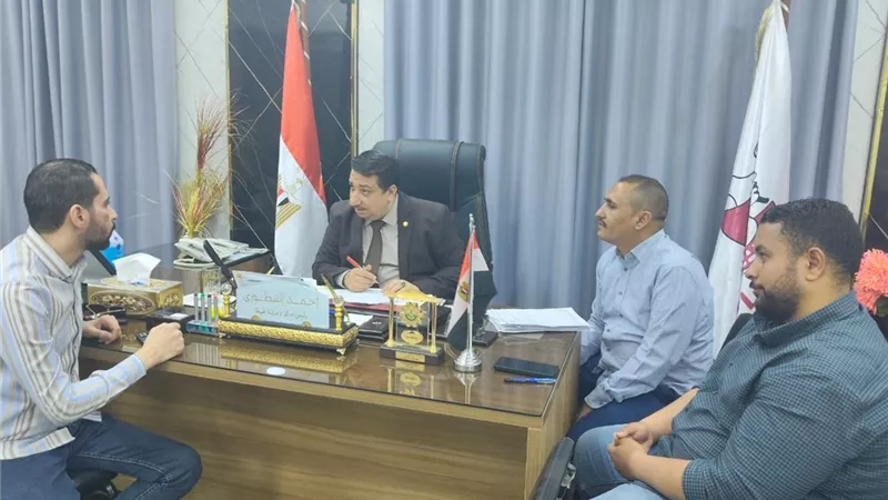 الشطوري يترأس اللقاء الجماهيري الأسبوعي بمركز طهطا ويوجه بسرعة حل المشكلات 