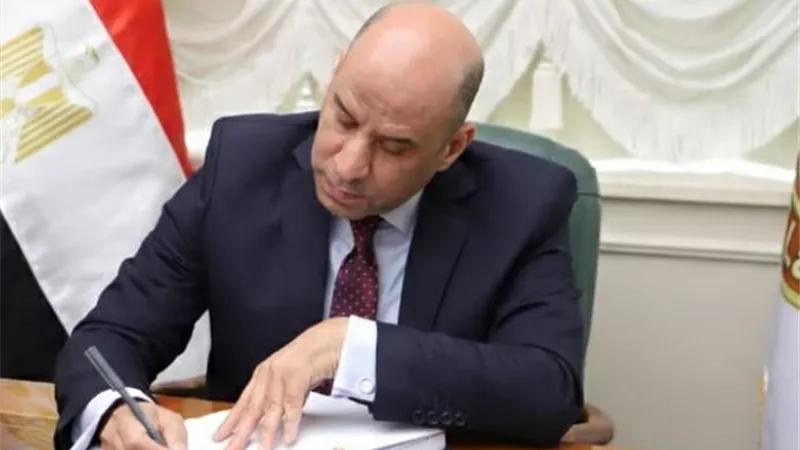 وزير العمل: السبت المقبل إجازة مدفوعة الأجر للعاملين بالقطاع الخاص بمناسبة عيد تحرير سيناء
