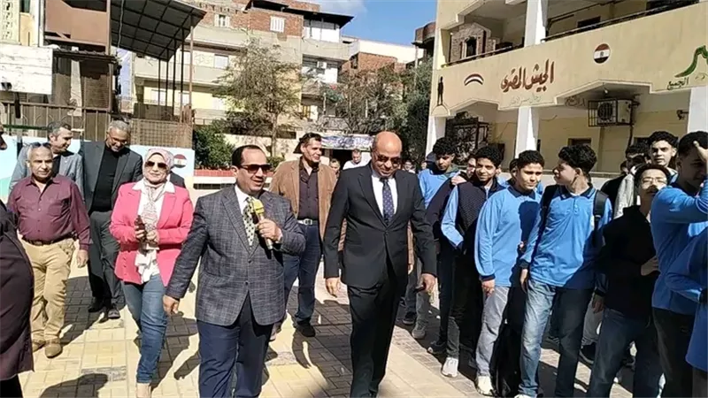 الرشيدي يتابع مدارس شرق المنصورة ويؤكد انتظام الدراسة والانضباط