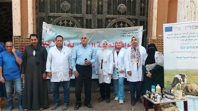 قافلة بيطرية مجانية لفحص وعلاج الحيوانات بقرية أولاد علي في سوهاج 