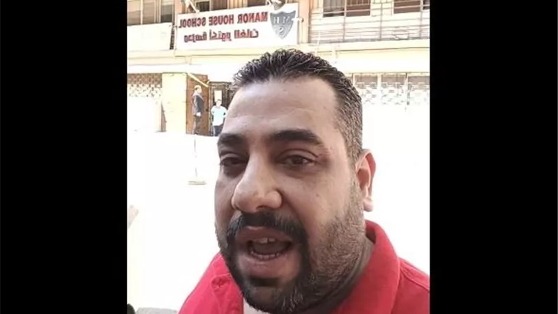 أب يستغيث من لعبة غير أخلاقية بمدرسة ابنه تثير جدلا.. والإدارة تقاضيه بالتشهير 
