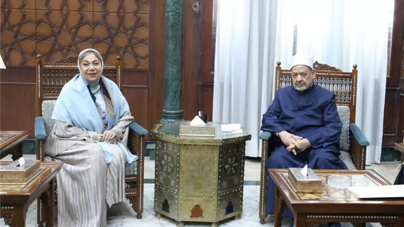 شيخ الأزهر يبحث إنشاء أول معهد أزهري للتكنولوجيا التطبيقية ويؤكد: التعليم حصن الهوية 