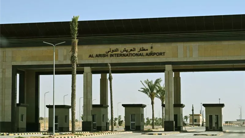رئيس الوزراء يتابع الموقف التنفيذي لمشروع تطوير مطار العريش الدولي