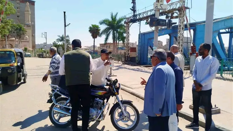 بسبب الصوت.. محافظ الدقهلية يضبط أول موتوسيكل مخالف بطلخا 