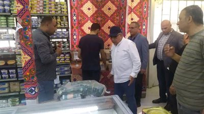 محافظ الدقهلية يتفقد السوق الحضاري بالسنبلاوين.. ويؤكد على الالتزام بالأسعار المخفضة