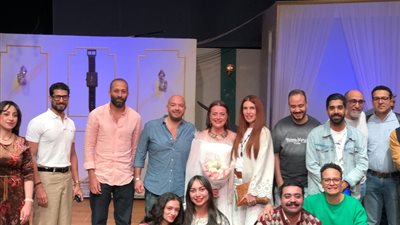 ليلة مسرحية لافتة..