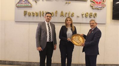 آداب عين شمس تبحث آفاق تعاون أكاديمي مع نظيرتها بجامعة الإمام جعفر الصادق IJSU بالعراق