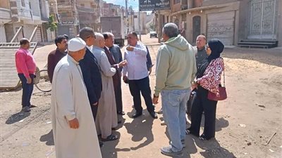 رئيس مركز أجا يتفقد قرية طنامل ويستمع لمطالب المواطنين خلال جولة ميدانية موسعة