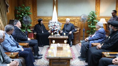 أيمن عبدالغني يستقبل وفد “بيت العائلة”.. وتأكيد جديد على قوة الوحدة الوطنية