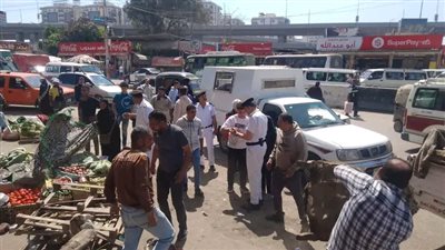 رئيس حي غرب المنصورة يتابع ميدانياً حملة مكبرة لرفع الإشغالات بسندوب 
