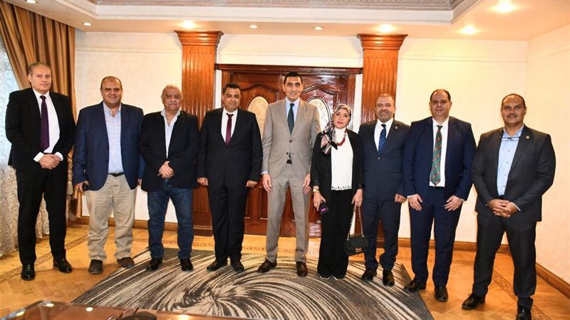 وزير الرياضة يستقبل