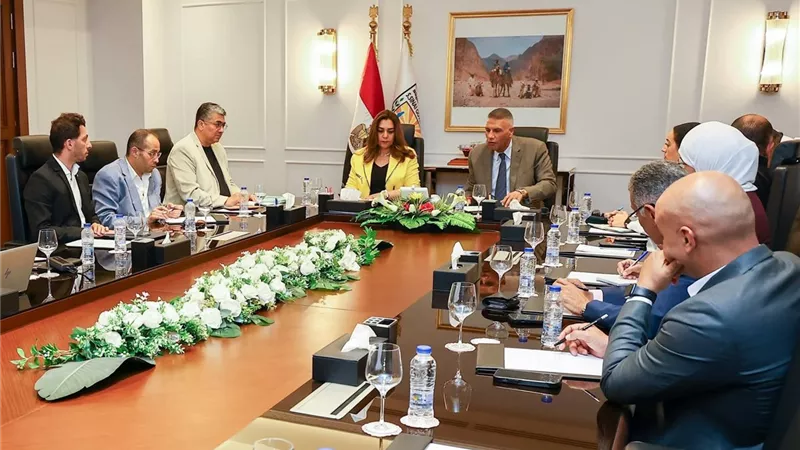 منال عوض: وضع نظام رصد ومراقبة لحركة المراكب السياحية والرحلات البحرية لتعزيز السلامة 