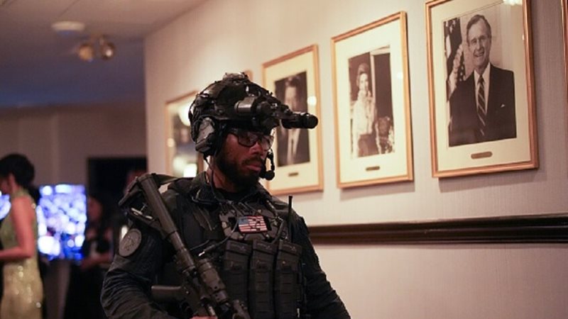 أحد عناصر جهاز الخدمة
