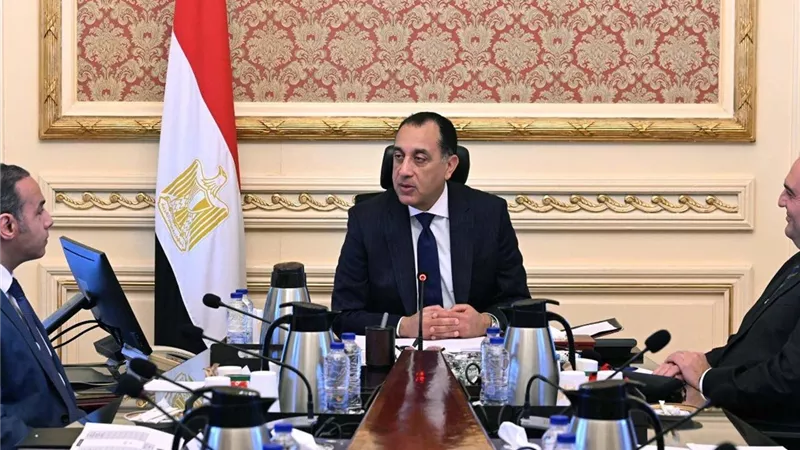 مدبولي يوجه بالإسراع في قيد الشركات الحكومية بالبورصة والانتهاء من قوانين سوق المال