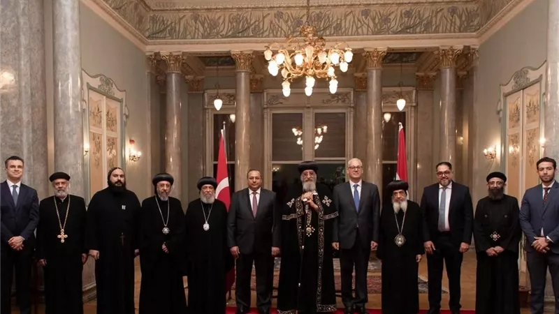 البابا تواضروس يزور القنصلية المصرية في إسطنبول