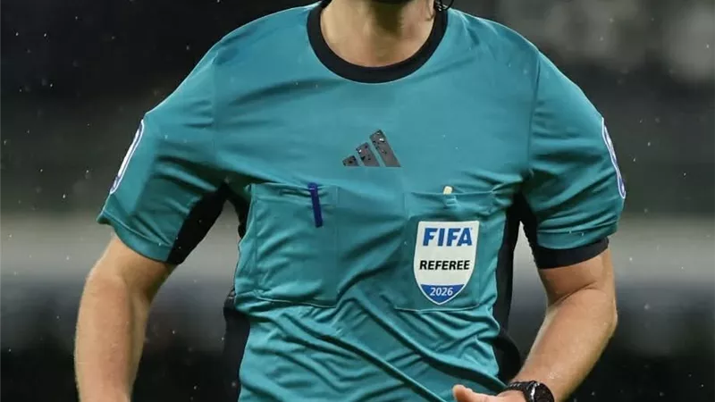 تعرف على طاقم تحكيم مباراة بيراميدز والأهلي بدوري نايل