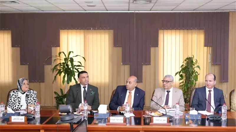 جامعة المنصورة تبحث ربط التخصصات بسوق العمل بمشاركة وكيل صحة الدقهلية