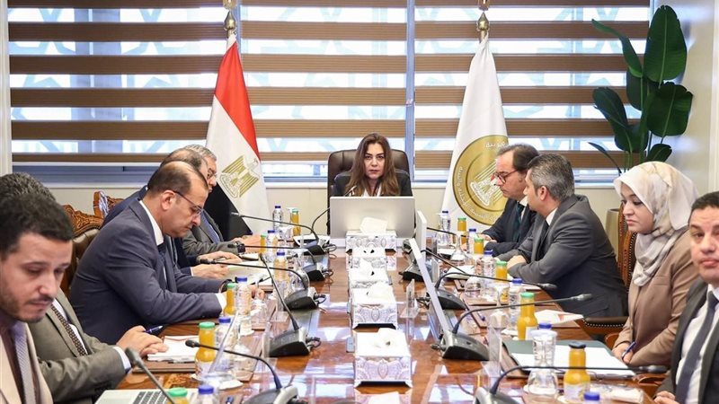د.منال مع قيادات