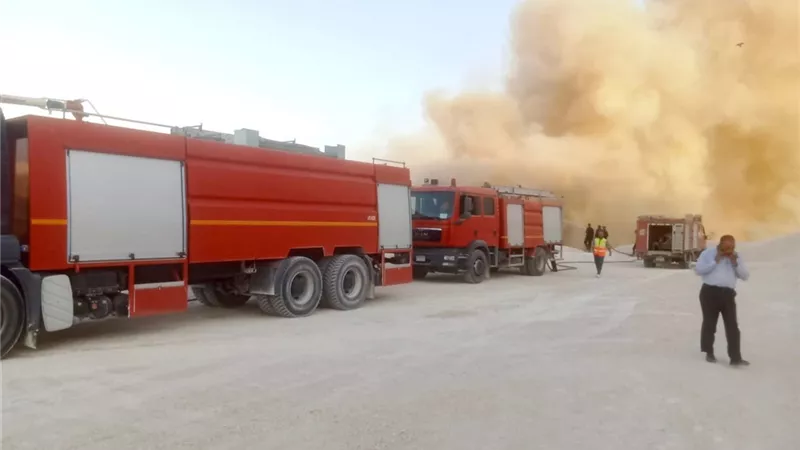 السيطرة على حريق هائل بمنطقة مخلفات الصرف الصحي بسمالوط دون إصابات