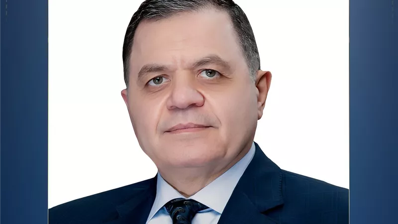 بمناسبة عيد العمال.. وزير الداخلية يهنئ وزير العمل واتحاد النقابات