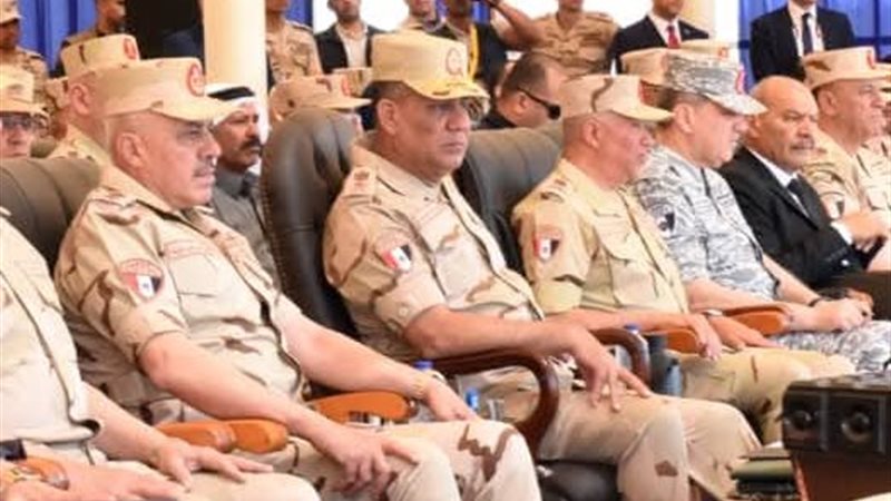 وزير الدفاع يشهد