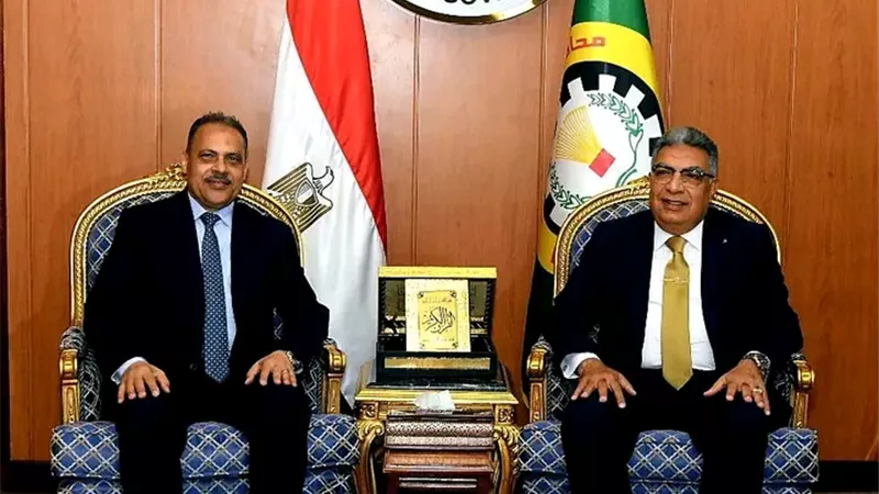 محافظ الدقهلية يستقبل نظيره من الشرقية على هامش مؤتمر وحدات الكلى بالمنصورة
