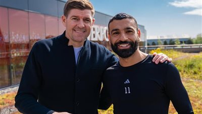 بكيت مع والدته.. محمد صلاح يكشف اللاعب الوحيد الذي تأثر برحيله عن ليفربول