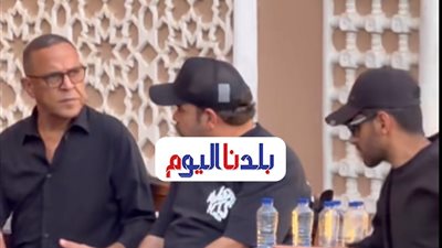 نجوم مسرح مصر يساندون حمدي الميرغني في عزاء والده
