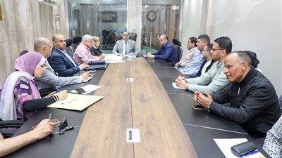 نائب محافظ المنوفية يراجع مع شركات المقاولات تسريع مشروعات الطرق 2025/2026