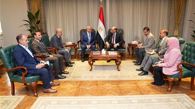 وزير العمل: تدريب وتأهيل الشباب على المهن المرتبطة بصناعات مجموعة العربي