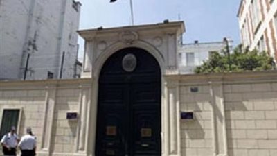 القنصلية المصرية في دبي تدعو المواطنين لتوخي الحذر والالتزام بالتعليمات