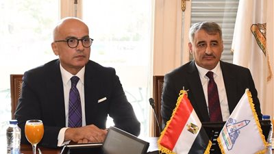 رئيس جامعة عين شمس يستقبل رئيس كلية الجراحين الملكية في أيرلندا