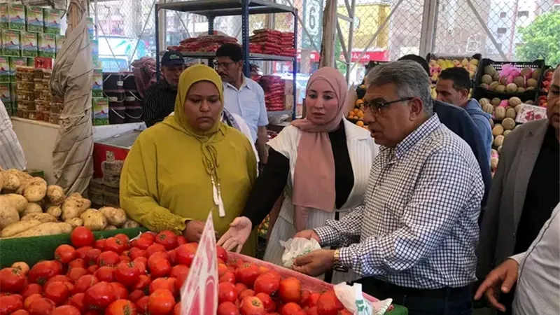 محافظ الدقهلية يفاجئ معرض السلع.. قرارات حاسمة بشأن الأسعار والخبز