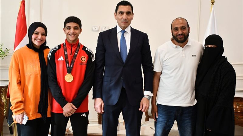 وزير الرياضة يستقبل
