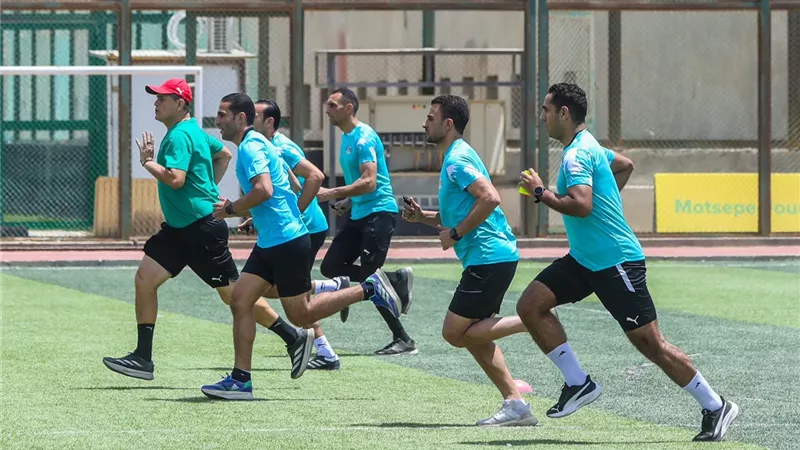 رويز يقود اجتماعًا فنيًا لتوحيد القرارات وتقليل الأخطاء التحكيمية