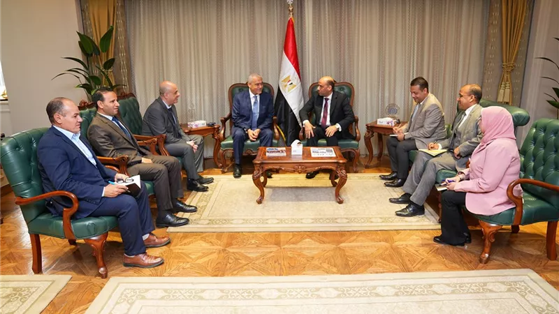 وزير العمل: تدريب وتأهيل الشباب على المهن المرتبطة بصناعات مجموعة العربي