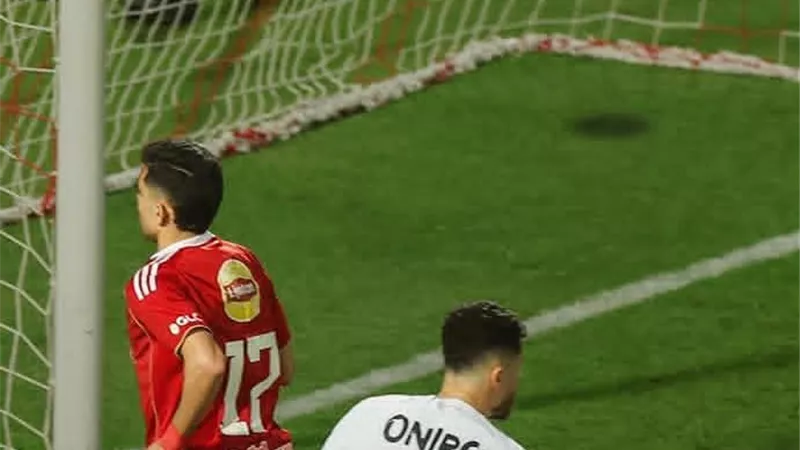 الأهلي يسقط الزمالك بثلاثية ويشعل صراع المنافسة على لقب الدوري الممتاز
