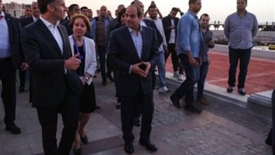 السيسي يقيم مأدبة عشاء لنظيره الفرنسي خلال جولتهما التفقدية بكورنيش الاسكندرية