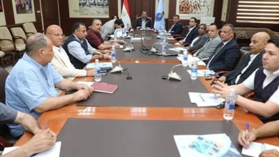 محافظ البحر الأحمر يرأس اجتماعًا لبحث سُبل تنشيط السياحة بالمحافظة