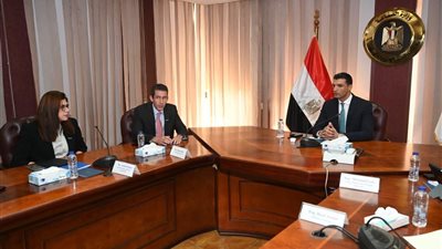 الصناعة الخضراء على الطاولة.. وزير الصناعة يبحث مع «سيمكس» مستقبل الأسمنت في مصر
