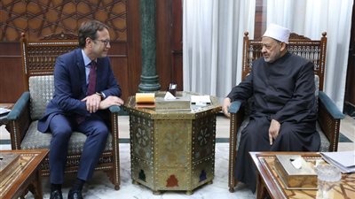 شيخ الأزهر يستقبل السفير الإسباني ويشيد بمواقف مدريد تجاه غزة