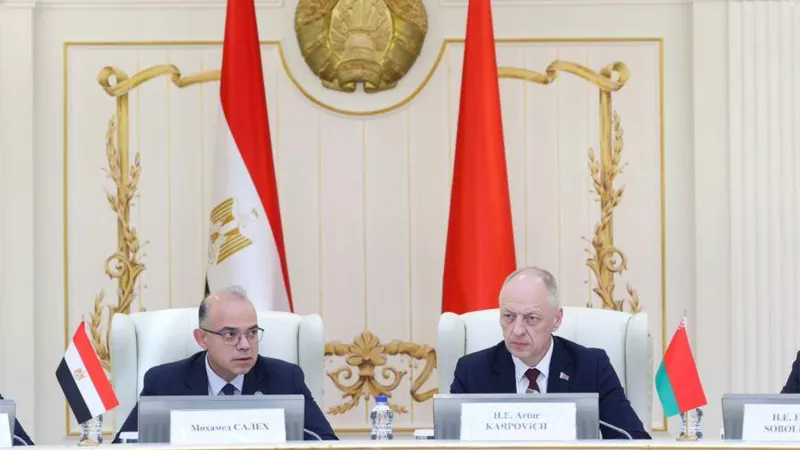 وزير الاستثمار يستعرض فرص ومزايا التوسع في مجالات تصنيع وتجميع الجرارات والأتوبيسات
