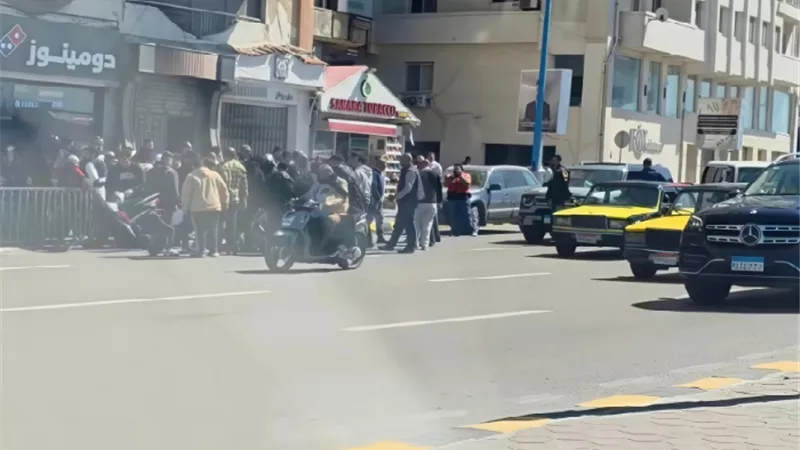 3 مصابين في لحظات.. انقلاب سكوتر على كورنيش الإسكندرية يشل الحركة مؤقتًا