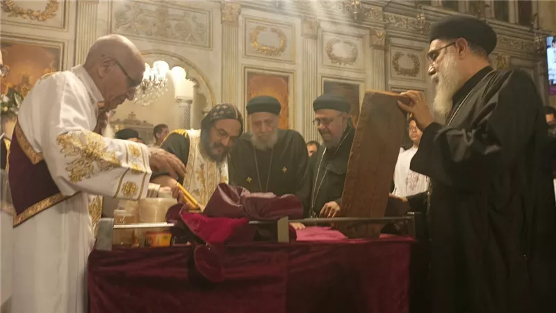 وسط الأجواء الروحانية.. أقباط الاسكندرية يحتفلون بـ عيد مارمرقس الرسول بالكنيسة المرقسية